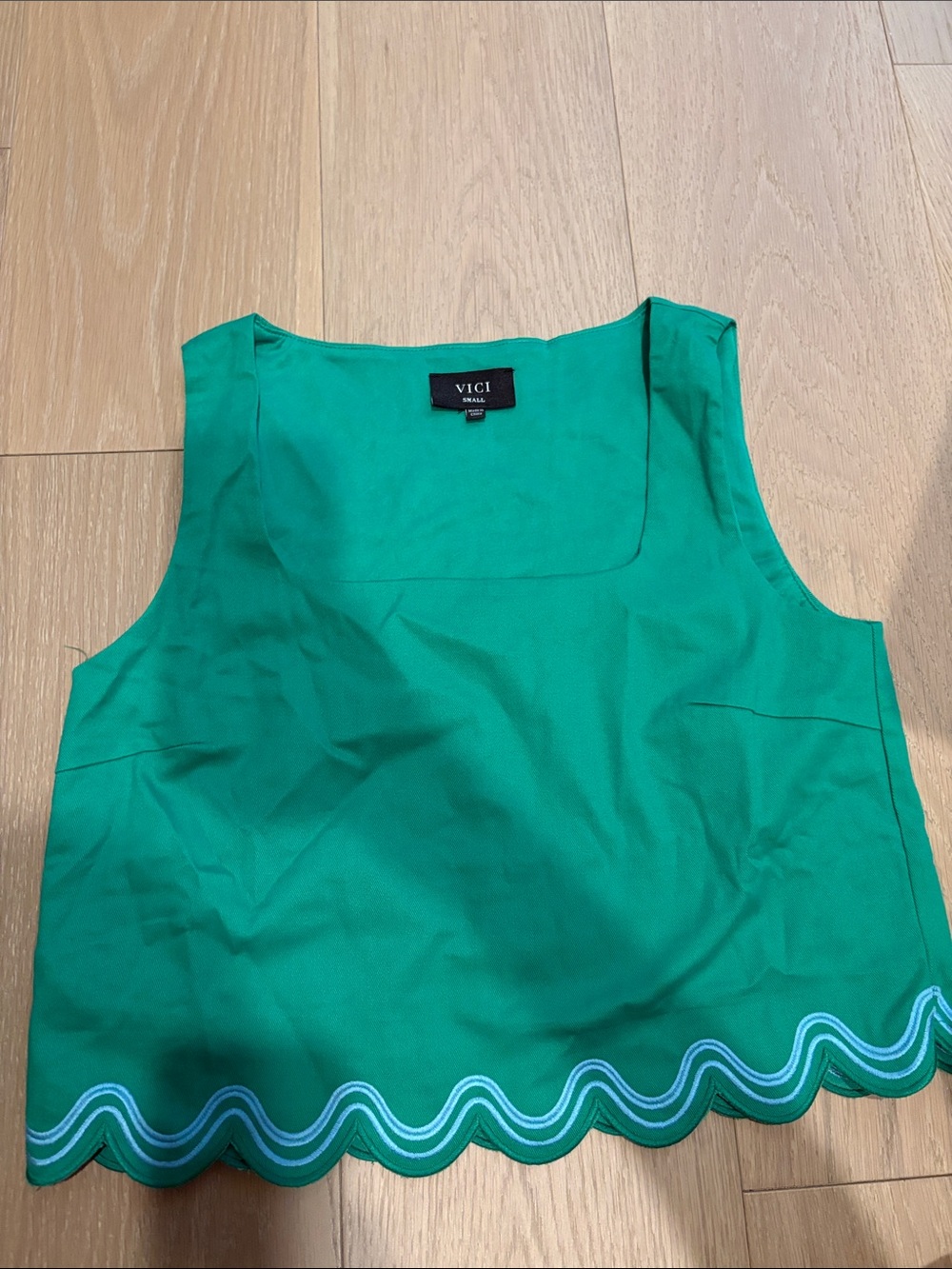 NWOT vici cropped scallop tank